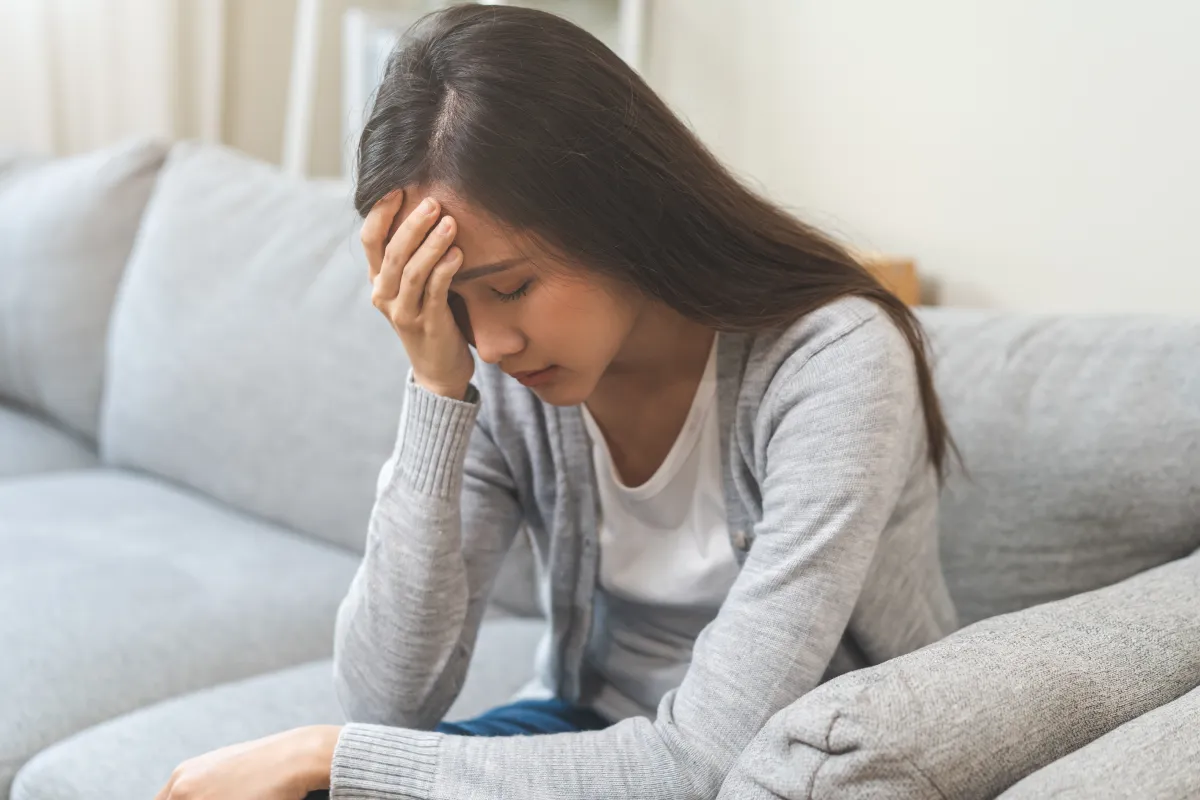 自律神経の乱れで気分が下がる女性