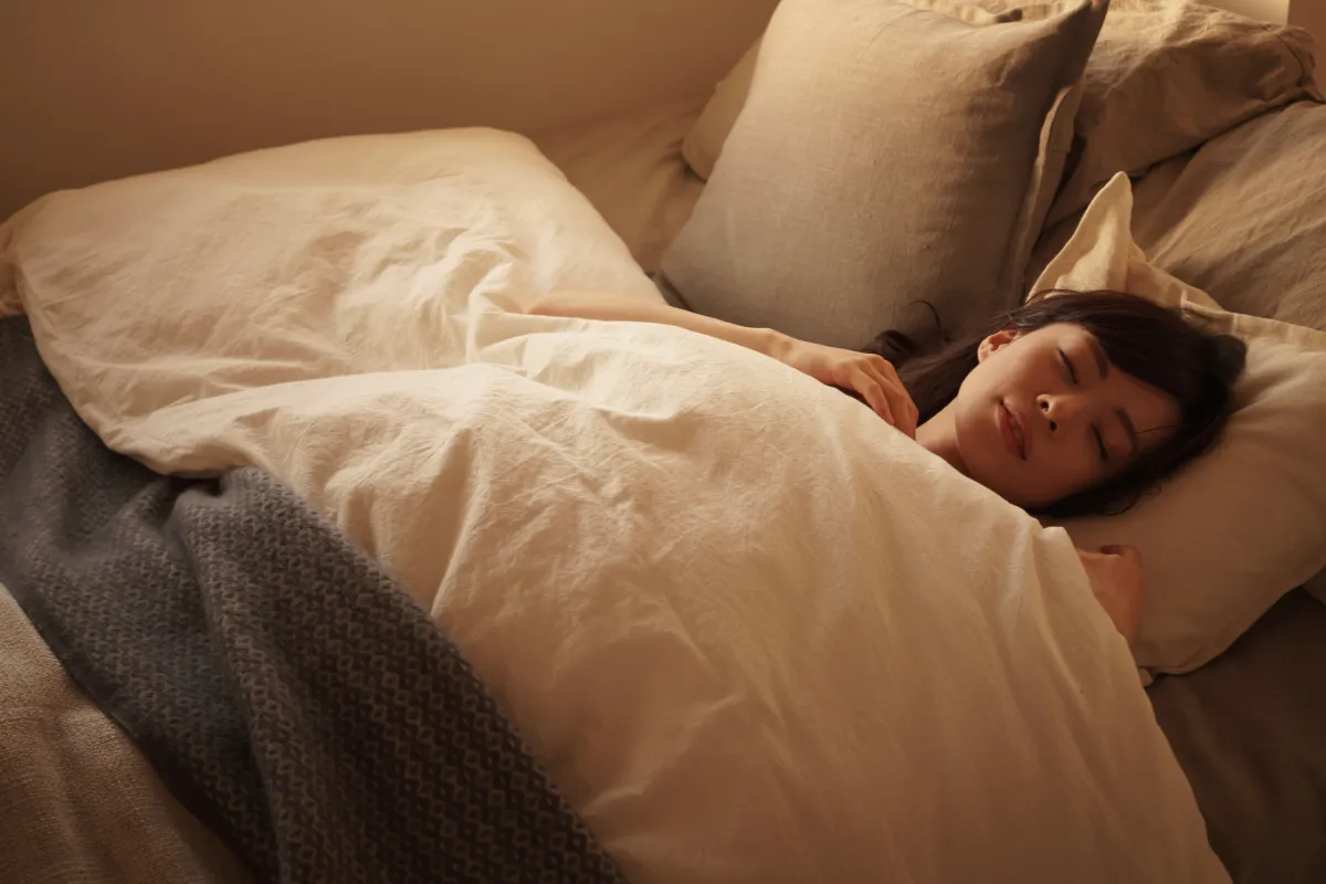 ゆっくり休息をとっている女性