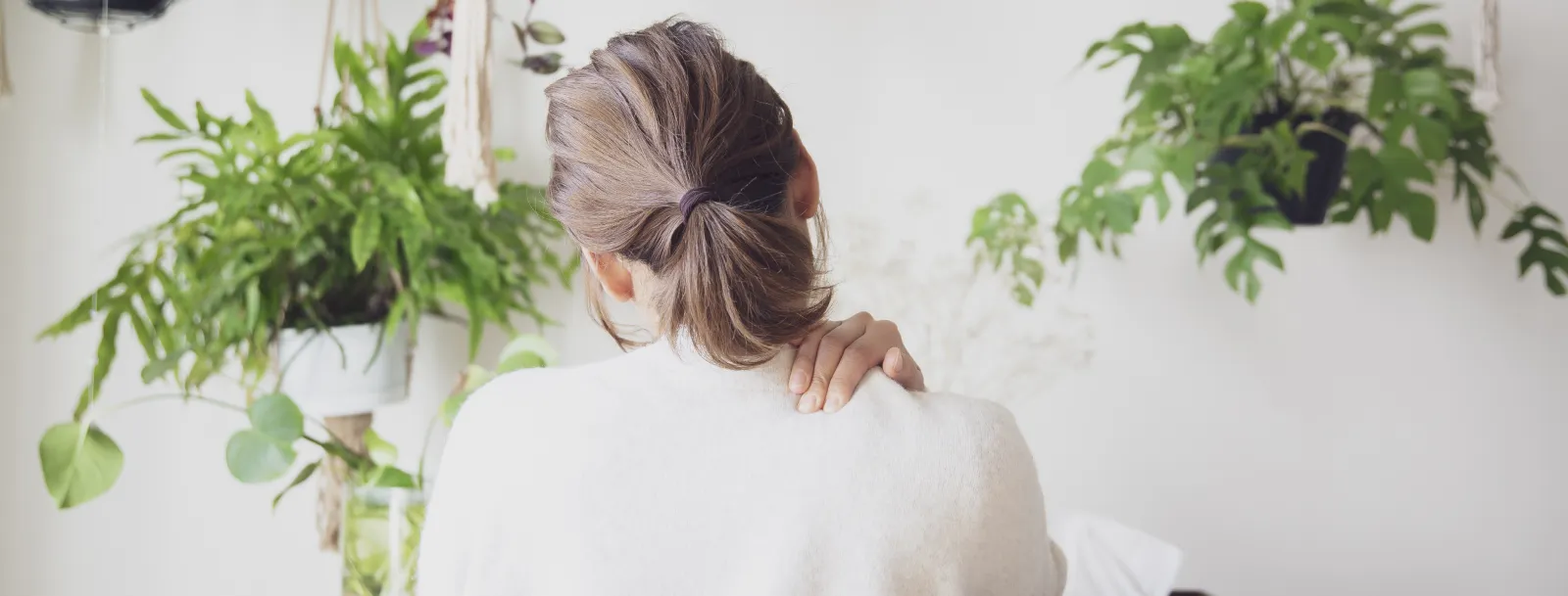 首・肩の痛み イメージ