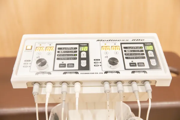 cuna鍼灸整骨院で導入している複合型高周波EMSトレーニング機器 ELbioの機材写真