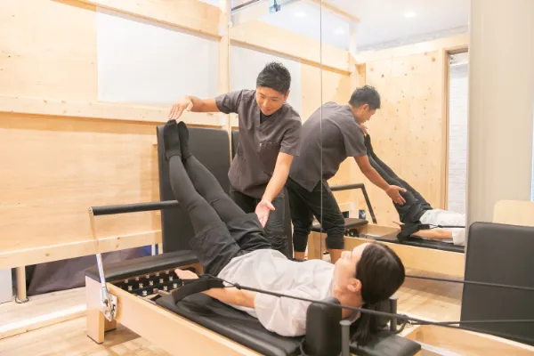 cuna鍼灸整骨院でのピラティスの様子