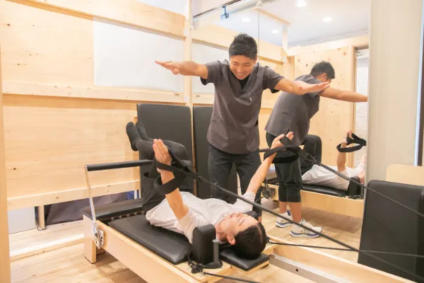 cuna鍼灸整骨院でのピラティスの様子