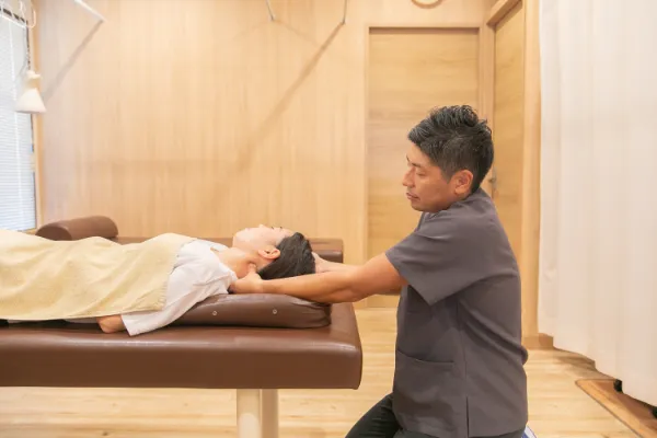 cuna鍼灸整骨院での交通事故施術の様子